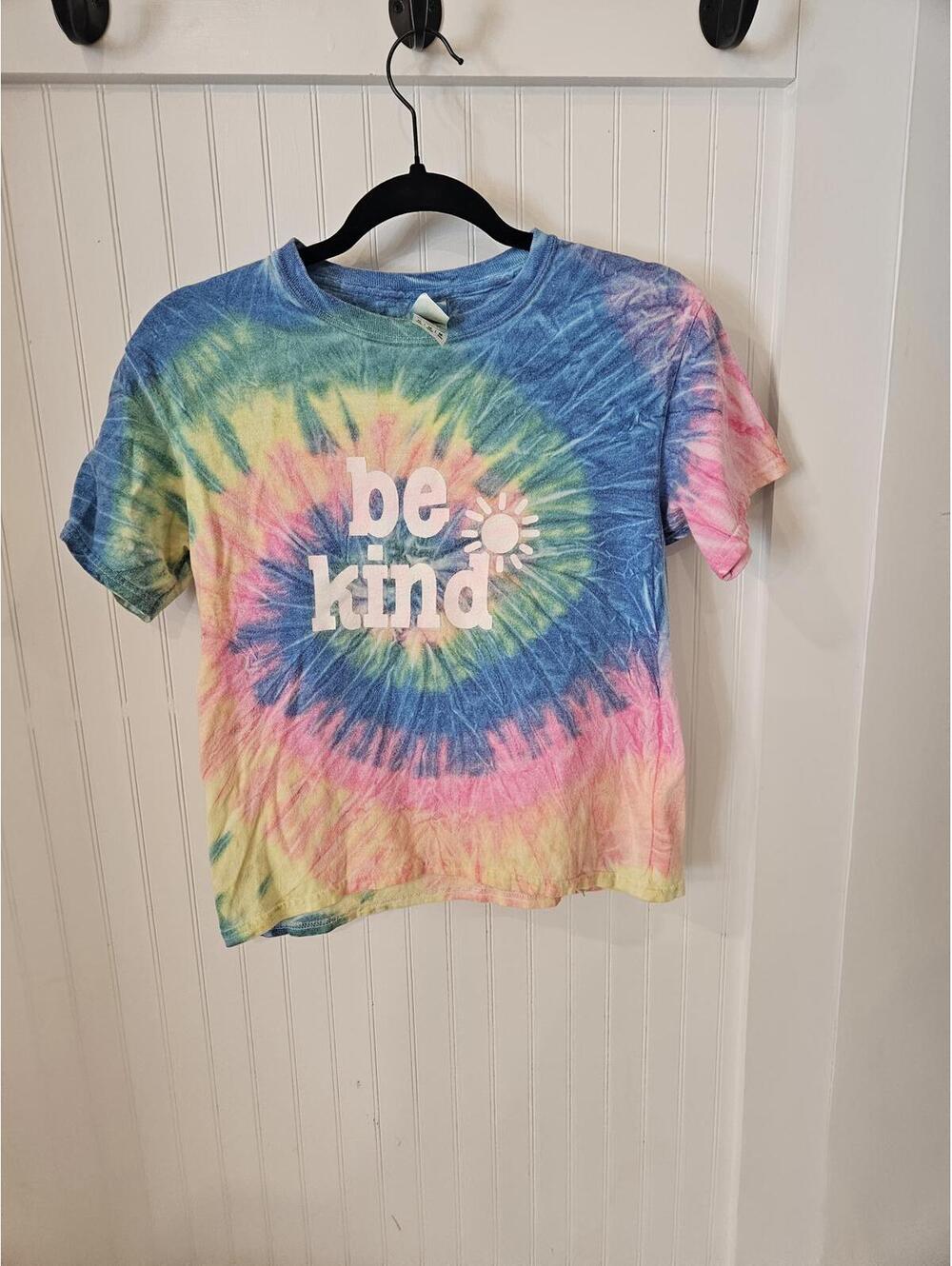 Tie Dye “Be Kind” Girls Shirt – Size Medium